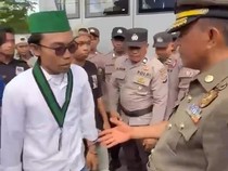Viral Mahasiswa Demo Tolak Bersalaman Gubernur Sulteng, Berakhir Minta Maaf