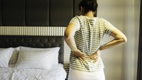 Pinggang Sakit Tiap Mau Tidur, Tanda Saraf Kejepit? Ini Kata Dokter