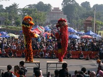 Warga Bogor Tumpah Ruah, Atraksi Liong dan Barongsai Sedot Perhatian