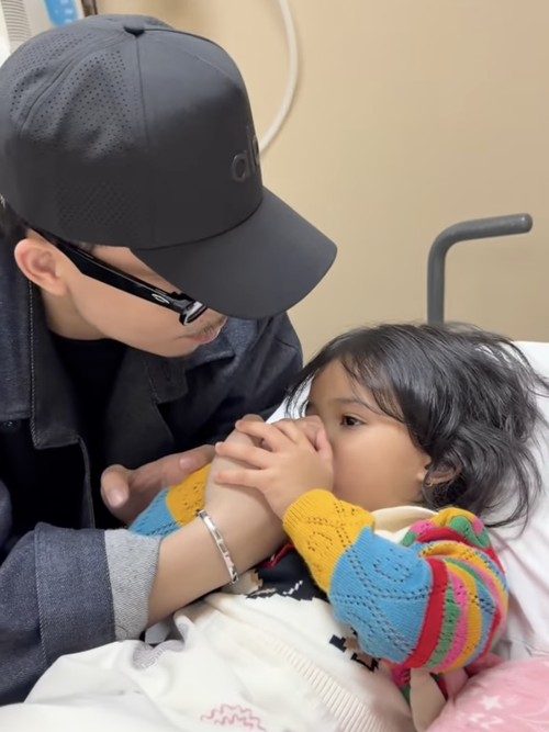 Azzura anak Aurel dan Atta Halilintar jatuh dari ketinggian.