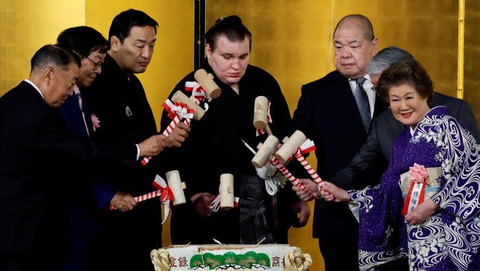 Dari Ukraina ke Panggung Sumo Jepang, Aonishiki Dirayakan Bak Pahlawan