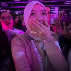 HP Direbut Chanyeol dan Sehun EXO di Konser, Finazia Ngaku Lagi Hoki Banget