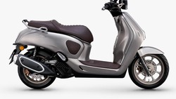 Potret Skutik Retro Terbaru Honda yang Punya Radar dan Dashcam