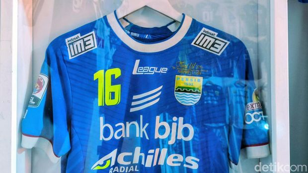 Jersey yang dipajang di pameran bertajuk 'Wall of Champions'. Jersey yang dipajang di pameran bertajuk 'Wall of Champions'.