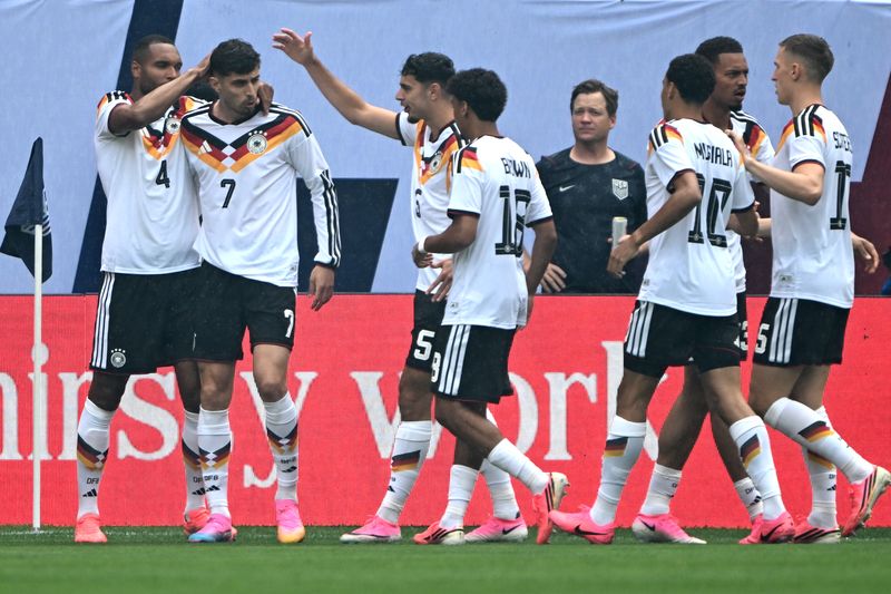 kai havertz timnas jerman as vs jerman laga persahabatan laga uji coba 06 June 2026, USA, Chicago: Soccer, men, national team, preparation for the 2026 World Cup, international match, USA - Germany at Soldier Field. Germany's players celebrate after the 0:1 goal by Kai Havertz (2nd from left). Photo: Federico Gambarini/dpa (Photo by Federico Gambarini/picture alliance via Getty Images)