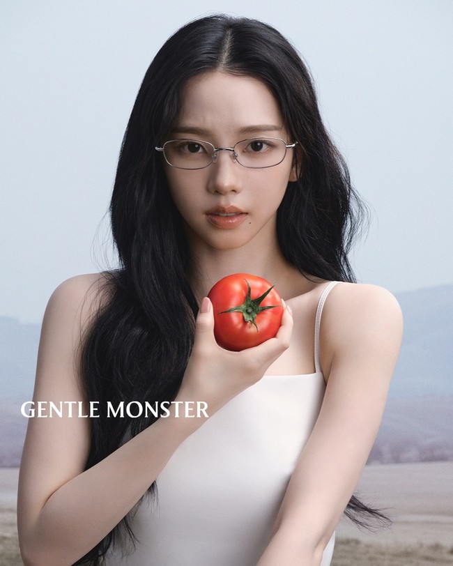 Gentle Monster hanya satu dari sekian merek yang mendapuknya sebagai brand ambassador. Karina aespa juga dilirik Prada, Chanel Beauty, Nike, hingga MLB. Foto: dok. Instagram @gentlemonster