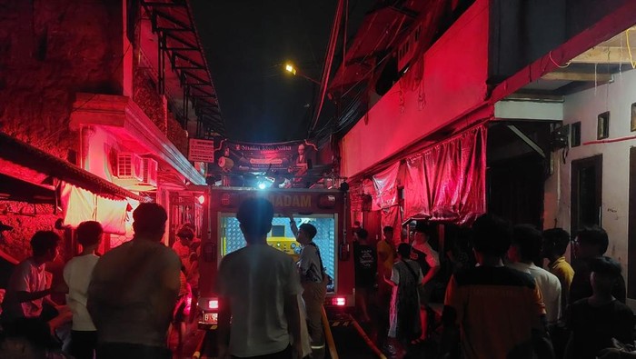 Kebakaran di Jl. Z No.6, RT.6 / RW.8, Kel. Jatipulo, Kec. Palmerah, Jakarta Barat.