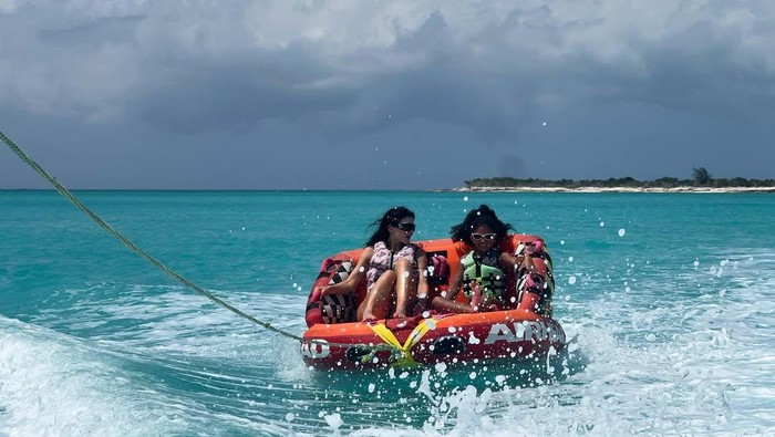 Liburan Kylie Jenner di Kepulauan Turks dan Caicos