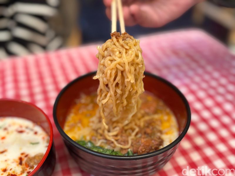 Makan Murah di Blok M Hub, Ada Bakmie Chili Oil hingga Nasi Telur Tempura! Makan Murah di Blok M Hub, Ada Bakmie Chili Oil hingga Nasi Telur Tempura!