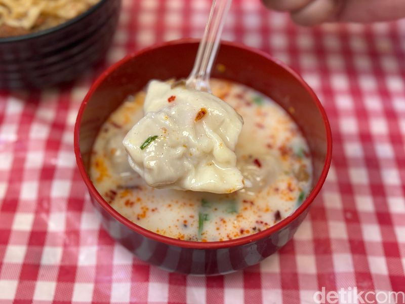 Makan Murah di Blok M Hub, Ada Bakmie Chili Oil hingga Nasi Telur Tempura! Makan Murah di Blok M Hub, Ada Bakmie Chili Oil hingga Nasi Telur Tempura!