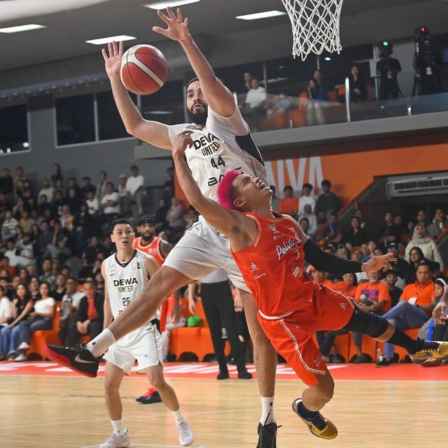 Pelita Jaya Tersungkur! Dewa United Menangi Duel Panas Semifinal IBL