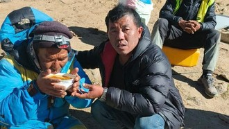 Keluarga Sudah Gelar Ritual Kematian, Pemandu Everest yang Hilang Muncul Lagi
