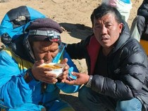 Keluarga Sudah Gelar Ritual Kematian, Pemandu Everest yang Hilang Muncul Lagi