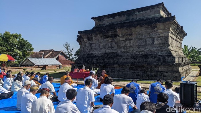 Umat Buddha Tulungagung Tutup Perayaan Waisak  di Candi Sanggrahan