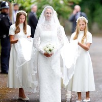 “Tiara yang dikenakan memikat mata dengan desain khas periode Edwardian dan Deco, sesuatu yang sangat jarang ditemukan dalam perhiasan,” ungkap pihak Pragnell. Foto: Getty Images