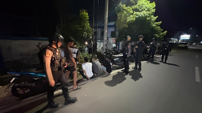 Polisi mengamankan 8 remaja yang hendak tawuran di Bone.
