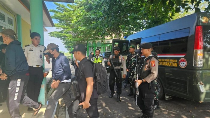 Proses pemindahan napi high risk Lapas Palangka Raya ke Nusakambangan. (dok Ditjenpas Kalteng)