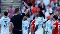 Momen Baku Hantam Rafael Leao yang Berujung Kartu Merah