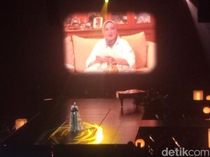 Raisa Nangis di Konser Love & Let Go, Kenang Ibu dan Vidi Aldiano