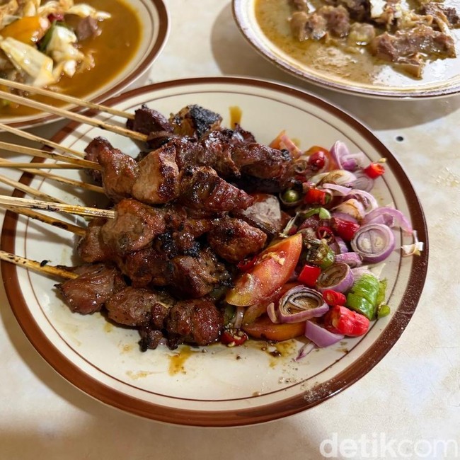 Legend Sejak 1964! Sate Keroncong dalam Gang Jatinegara Ini Tak Bau Prengus
