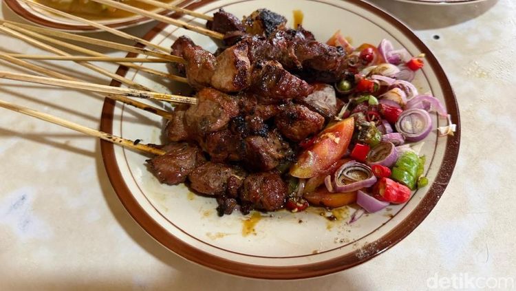 Legend Sejak 1964! Sate Keroncong dalam Gang Jatinegara Ini Tak Bau Prengus