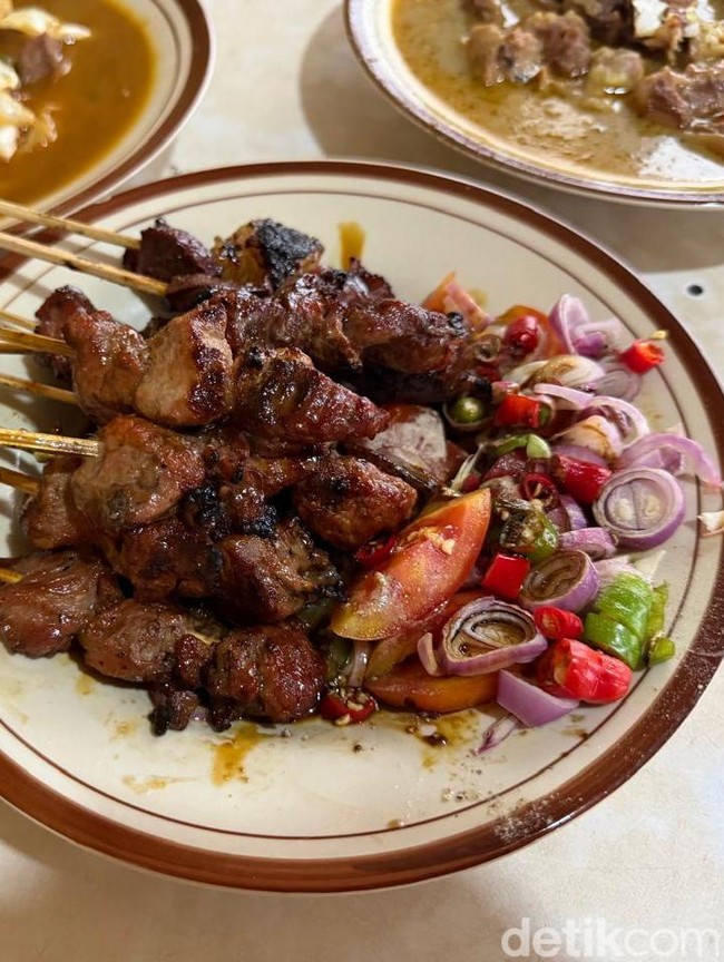 Legend Sejak 1964! Sate Keroncong dalam Gang Jatinegara Ini Tak Bau Prengus
