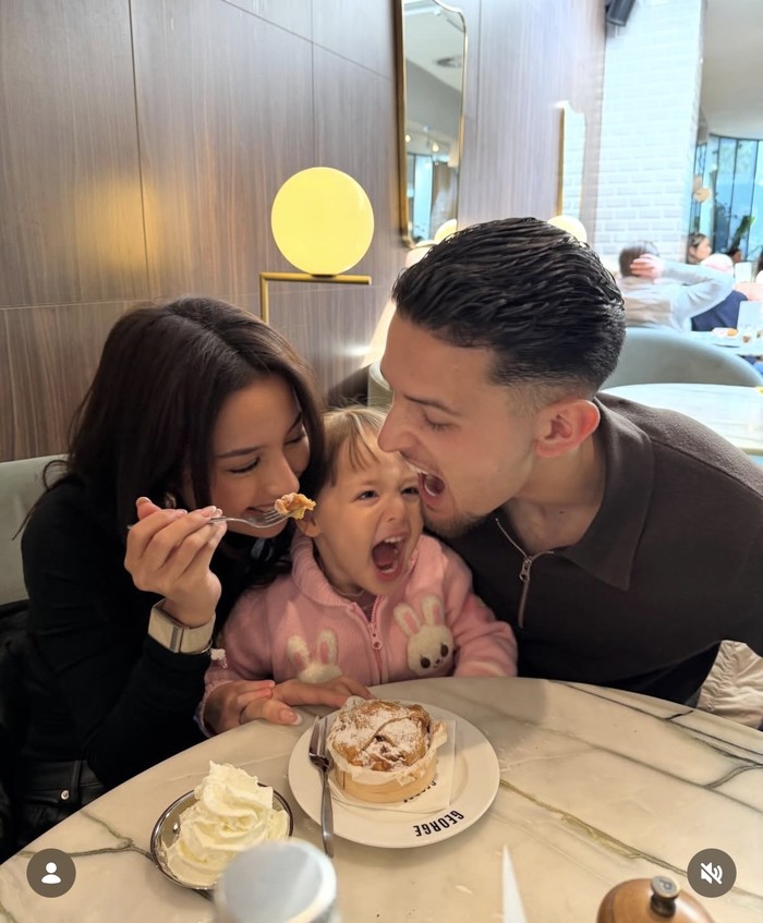 So Sweet! Potret Justin Hubner Kulineran Seru bersama Jennifer Coppen