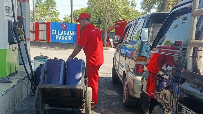 SPBU di Camplong, Sampang lebih prioritaskan pembelian BBM subsidi dengan jeriken daripada kendaraan