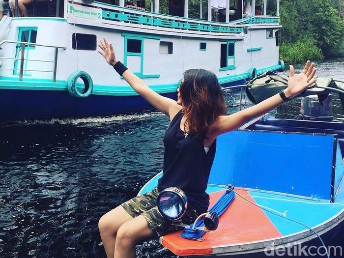 Suasana Sungai Arut naik perahu kelotok di kota Pangkalan Bun.