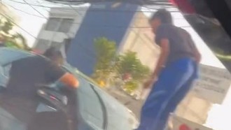 Viral Mobil Fortuner Dikepung Warga di Tanah Abang, Kaca Dipukul Batu