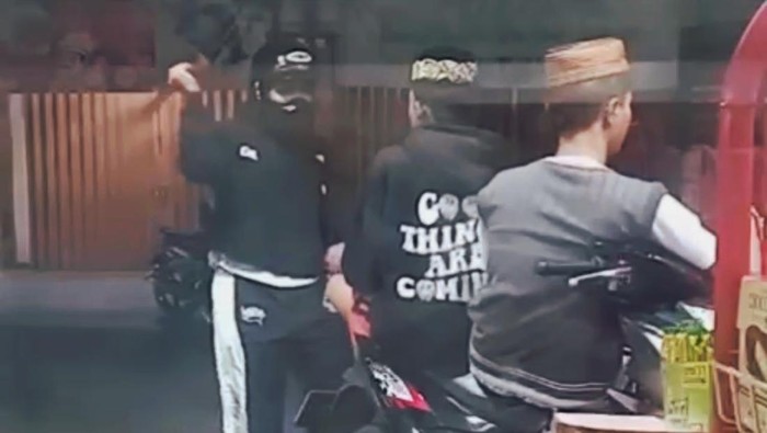 Tangkapan layar video viral peganiayaan di Karawang