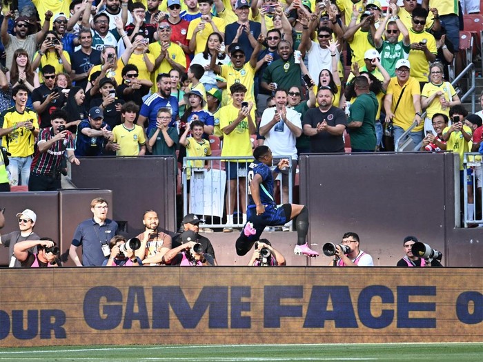 Timnas Brasil menunjukkan bahwa mereka tetap menjadi kekuatan yang patut diperhitungkan meski tanpa diperkuat Neymar. Selecao sukses menundukkan Mesir dengan skor 2-1 dalam laga uji coba terakhir jelang Piala Dunia 2026 yang berlangsung di Huntington