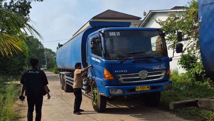 Tiga truk yang diamankan polisi di Banyuasin