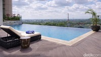 Surabaya Kini Punya Beach Club Tertinggi di Indonesia, Ada di Hotel Mewah Baru Ini