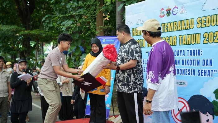 Wali Kota Makassar, Munafri Appi Arifuddin di kawasan Car Free Day Jalan Sudirman, saat menghadiri peringatan HTTS.