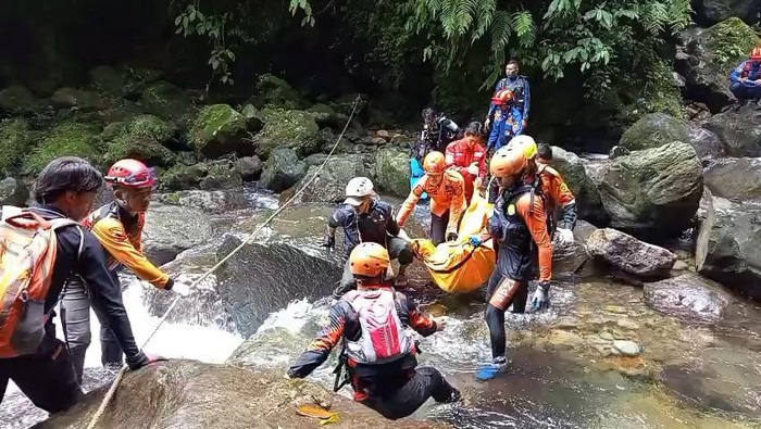 Wisatawan tewas tenggelam di Curug Ciparay, Bogor. (Dok. Basarnas)