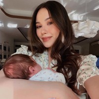 Gaya Alyssa Daguise Momong Baby Soleil, Pakai Perhiasan Rp 1,2 M