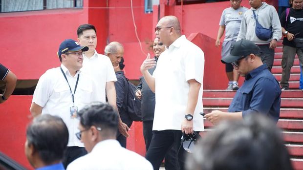 Andre berbareng Kepala Satker Prasarana Strategis Kementerian PU Rifi Firdaus, meninjau proyek pembaharuan GHAS, Senin (8/6/2026).