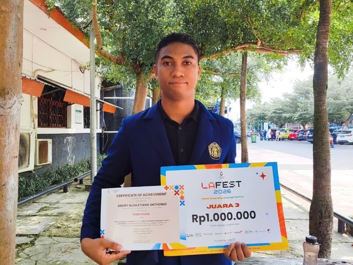 Andry Njakatiana Anthonio berhasil menjadi juara 3 dalam kompetisi bahasa Indonesia