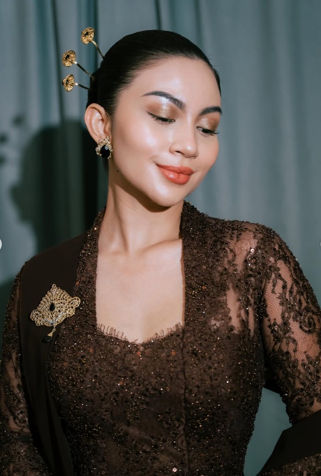 Penampilan Ariel Tatum itu pun kembali banjir pujian para penggemar. Cah Ayuuuuuu kesayanganku, tulis salah satu komentar. masyaAllah canciii banget kamu kak Ariel, komentar lain. Foto: Instagram/@arieltatum