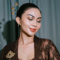 Penampilan Ariel Tatum itu pun kembali banjir pujian para penggemar. Cah Ayuuuuuu kesayanganku, tulis salah satu komentar. masyaAllah canciii banget kamu kak Ariel, komentar lain. Foto: Instagram/@arieltatum