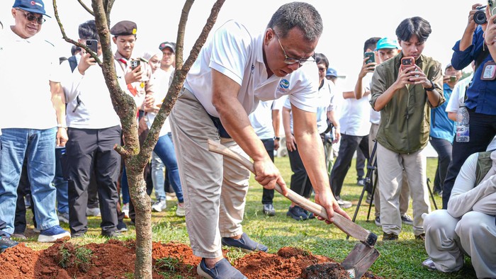Bangun Ketahanan Iklim, Menteri LH Targetkan Penanaman 2 Miliar Pohon