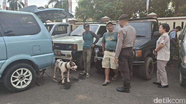 Bocah laki-laki berusia 9 tahun tewas diserang anjing pemburu babi hutan di Jasinga, Bogor, Jawa Barat. Kasus itu mencuat setelah ada penemuan mayat korban. (M Sholihin/detikcom) Bocah laki-laki berusia 9 tahun tewas diserang anjing pemburu babi hutan di Jasinga, Bogor, Jawa Barat. Kasus itu mencuat setelah ada penemuan mayat korban. (M Sholihin/detikcom)