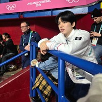 Sedari kecil, Cha Jun Hwan sudah mempelajari banyak keterampilan mulai dari balet, berenang, biola, dan piano. Ia mulai bermain figur skating saat berusia tujuh tahun. Foto: dok. Instagram @jun_july_august