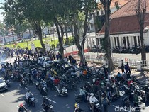 Awas Macet! Ada Demo di Depan Gedung Negara Grahadi Surabaya