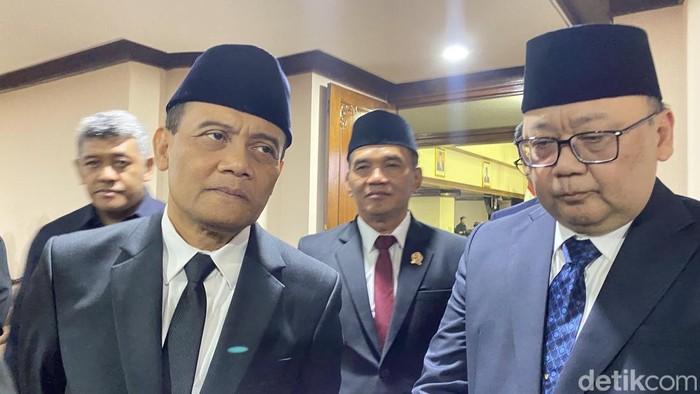 Dirjen Pemeriksaan Keuangan Negara V BPK, Widhi Widayat (kanan), dan Gubernur Jateng, Ahmad Luthfi di Kantor DPRD Jateng, Kota Semarang, Senin (8/6/2026).