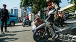Dishub DKI Cabut Pentil hingga Derek Kendaraan yang Parkir Liar
