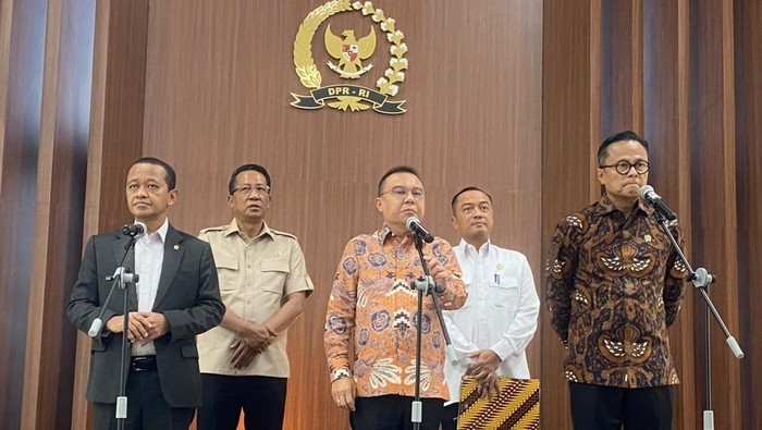 DPR menggelar pertemuan dengan pemerintah, di kompleks parlemen Senayan, Jakarta, Senin (8/6/2026).