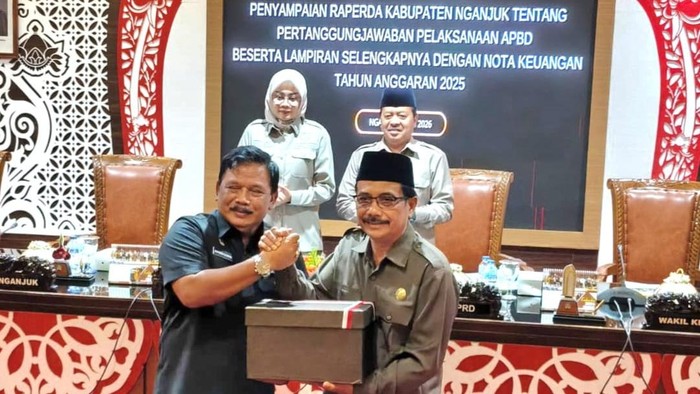 Bupati Nganjuk Marhaen Djumadi saat Rapat Paripurna Penyampaian Rancangan Peraturan Daerah (Raperda) 2025 DPRD Nganjuk
