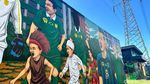Spanduk dan Mural Dukungan Bonek Hiasi Surabaya Jelang HUT Persebaya